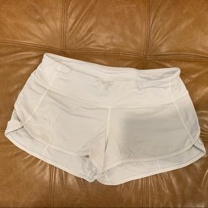 Lululemon size 6 white speed up 2.5”